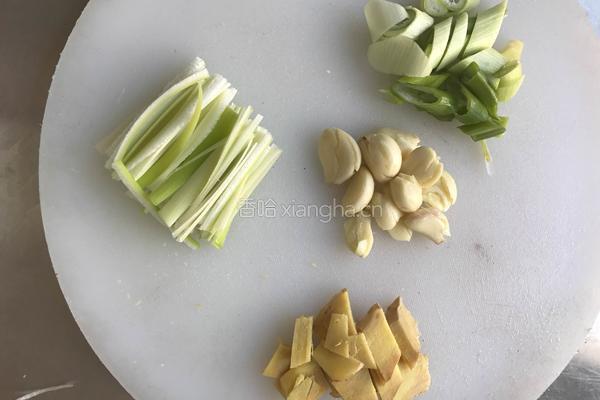 山鸡炖榛蘑的做法图解3