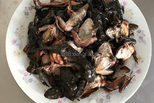 蛤蟆炖土豆的做法图解2