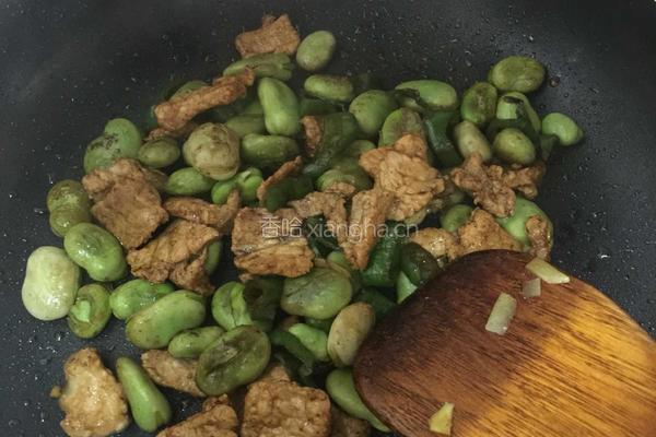 蚕豆青椒炒肉片的做法图解5