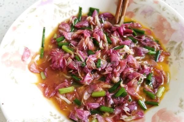 粉色洋槐花鸡蛋饼的做法图解3