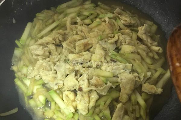 西葫芦鸡蛋打卤面的做法图解4