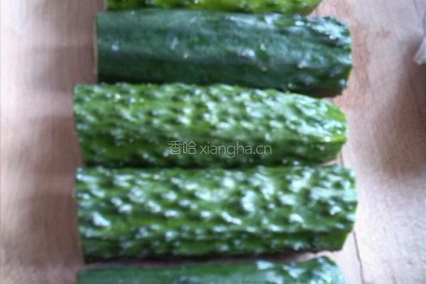 酸辣黄瓜条的做法图解1