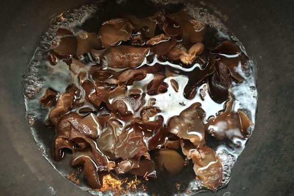 凉拌木耳黄瓜的做法图解8