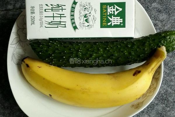 黄瓜香蕉奶昔的做法图解1