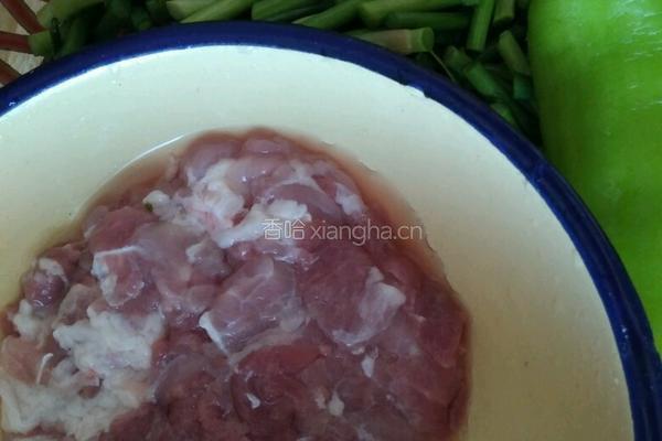 蒜薹炒肉的做法图解1