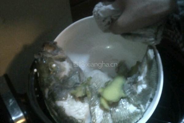 家常清蒸鲈鱼的做法图解3