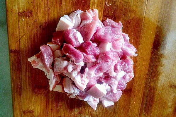 红烧肉香菇胡萝卜焖饭的做法图解1
