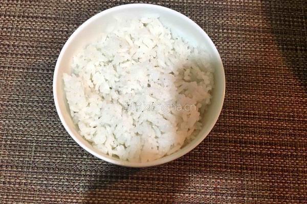 火腿肠芦笋炒饭的做法图解1