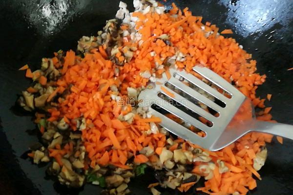 胡萝卜香菇肉末炒饭的做法图解4