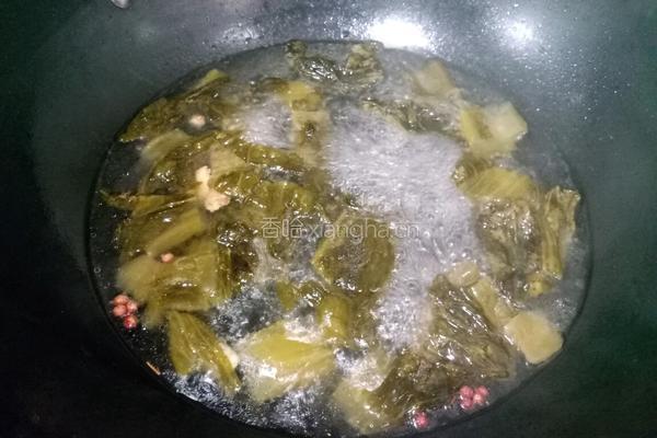 酸菜苦笋汤的做法图解6
