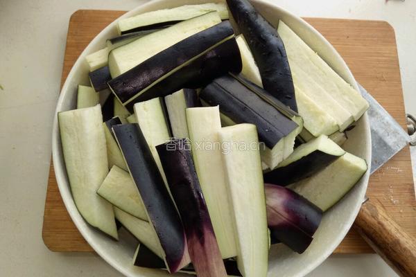 肉沫豌豆炖茄子的做法图解3