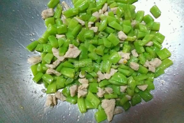 豆角炒肉丁的做法图解6
