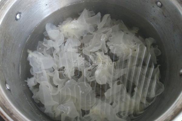 龟苓膏银耳糖水的做法图解4