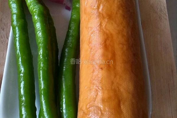 洋葱辣椒炒豆腐卷的做法图解1