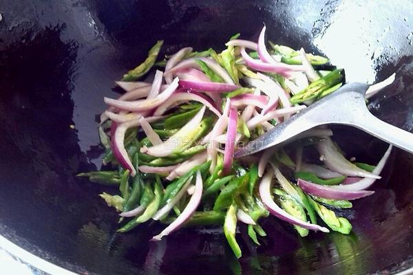 洋葱辣椒炒豆腐卷的做法图解5