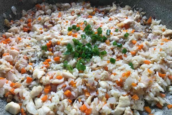 咸鱼鸡粒炒饭的做法图解13