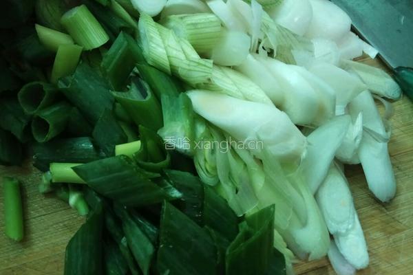 老屋私房菜鸡蛋炒大葱的做法图解1
