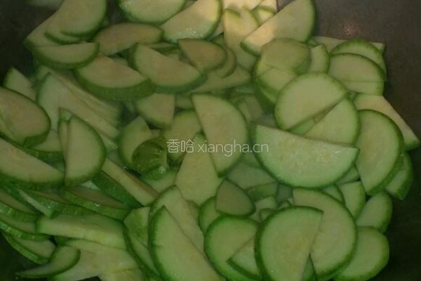 蚝油炒嫩瓜的做法图解3