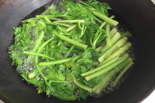 芹菜粉的做法图解1