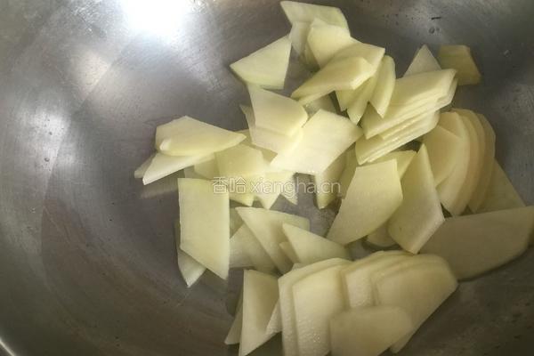 辣白菜炒土豆片的做法图解3