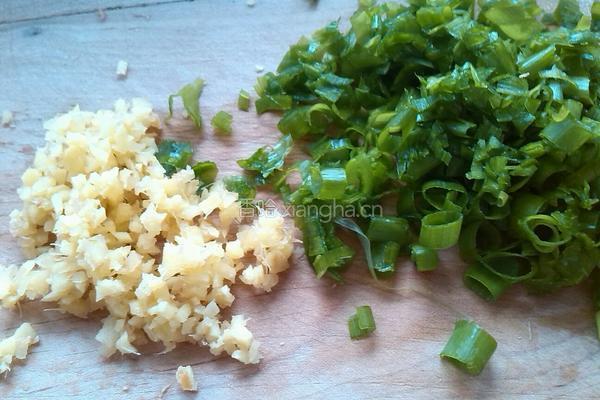 芹菜猪肉馅馄饨的做法图解3