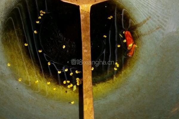 韭菜苔炒肉丝的做法图解3