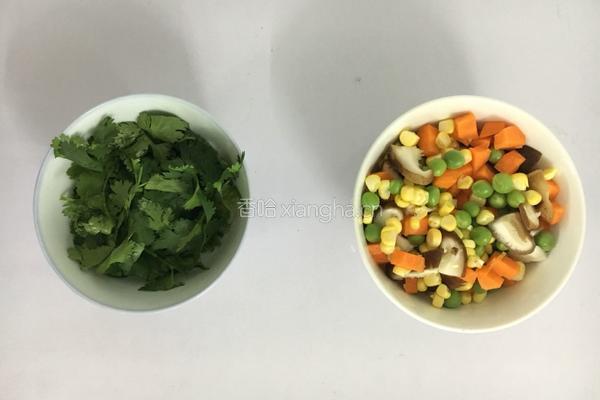 五彩煲仔饭的做法图解3