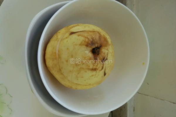 冰糖雪梨枸杞汁的做法图解1