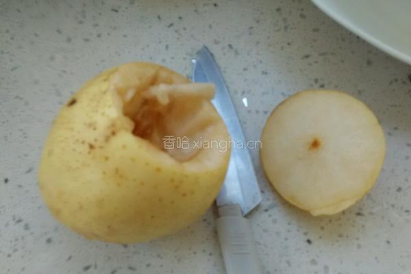 冰糖雪梨枸杞汁的做法图解2