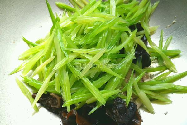 芹菜木耳炒肉丝的做法图解6