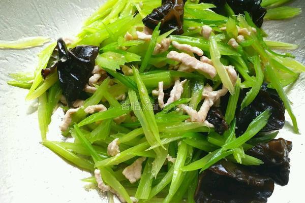 芹菜木耳炒肉丝的做法图解8