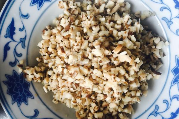 香菇猪肉水饺的做法图解2