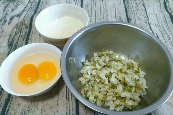 槐花鸡蛋饼的做法图解1