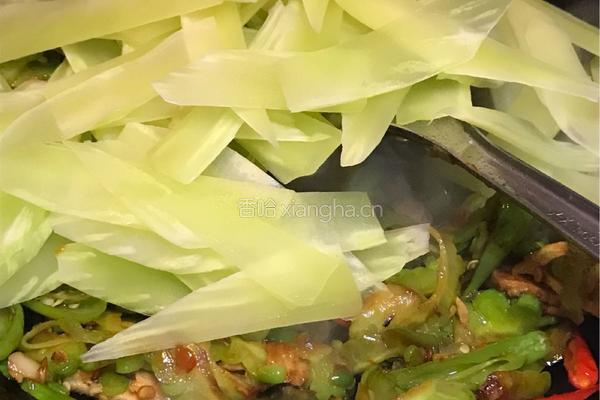 青笋回锅肉的做法图解10