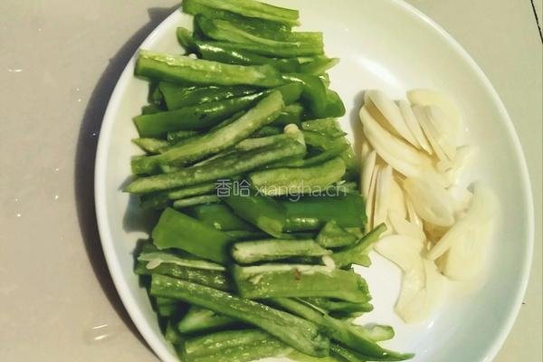 辣椒炒肉的做法图解2