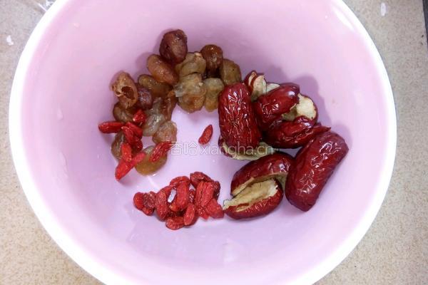 猴头菇炖乌鸡的做法图解1