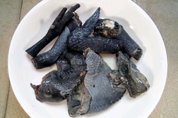 猴头菇炖乌鸡的做法图解4