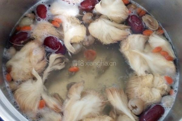 猴头菇炖乌鸡的做法图解5