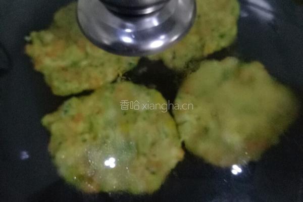 辅食鲜虾蔬菜饼的做法图解8