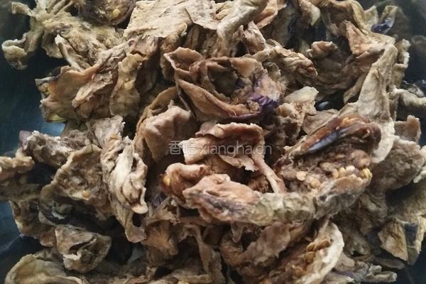 土豆炖茄子干的做法图解1