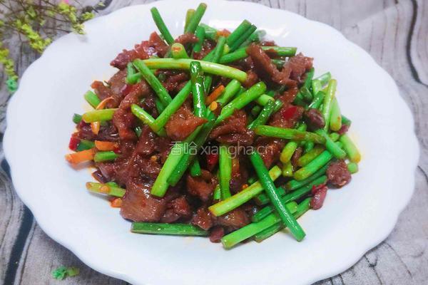 蒜薹牛肉的做法图解1