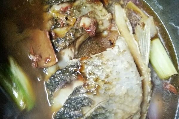 压锅白鲫鱼的做法图解7