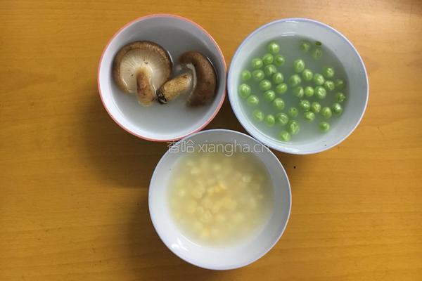 彩虹炒饭的做法图解3