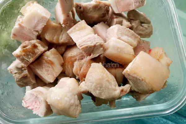 土豆红烧肉的做法图解1