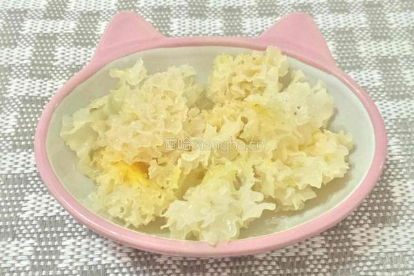 雪莲子桃胶枸杞银耳羹的做法图解1