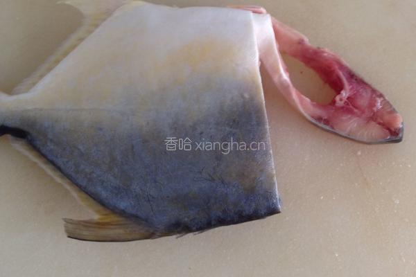 孔雀开屏之金鲳鱼的做法图解2