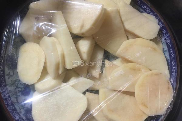 土豆莲藕夹的做法图解1