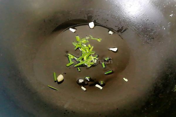 炒糖醋芡实茎的做法图解5