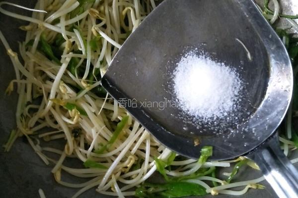 炒青椒绿豆芽的做法图解7