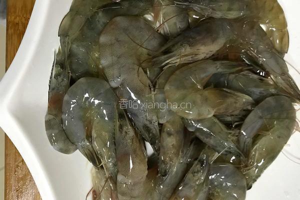 水煮虾的做法图解1